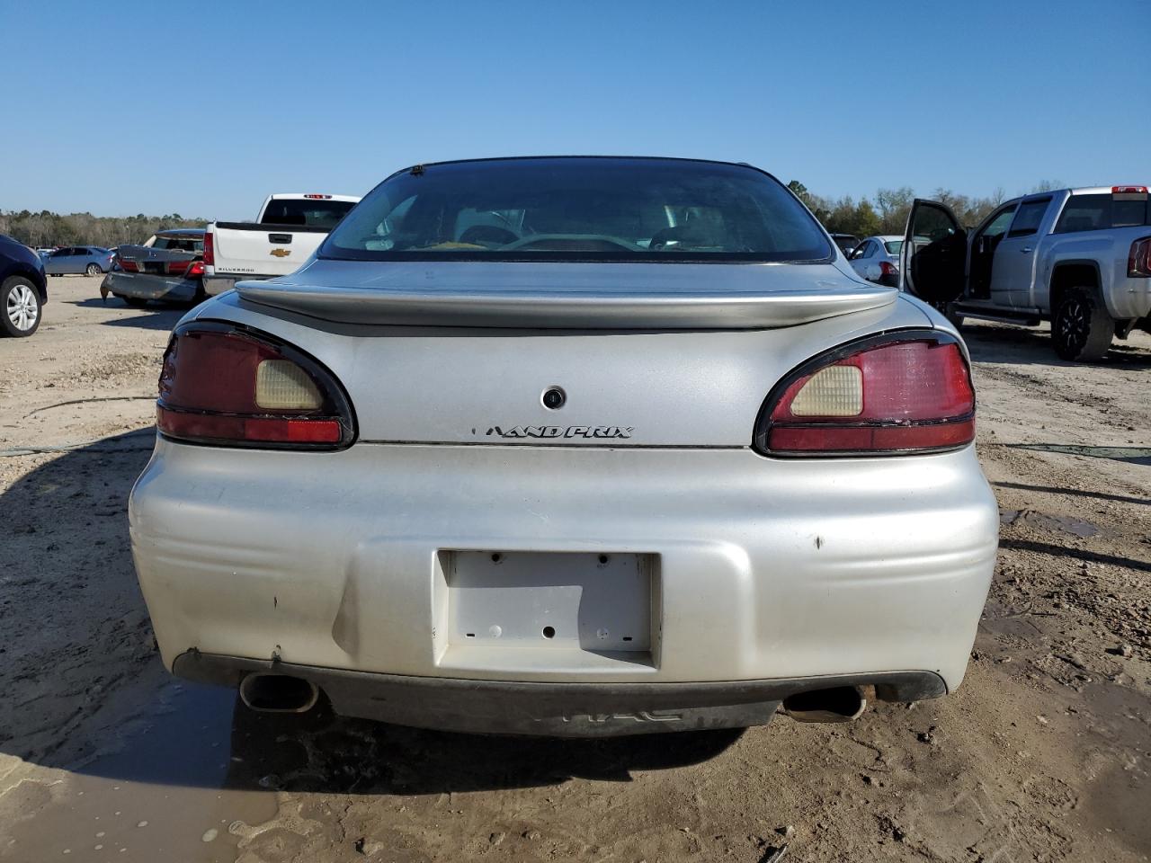 2002 Pontiac Grand Prix - Image 6