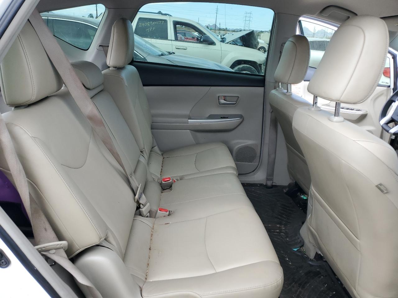 2012 Toyota Prius - Image 10