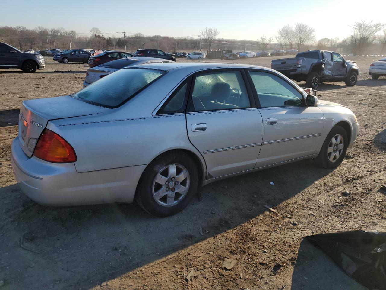 2002 Toyota Avalon - Image 3