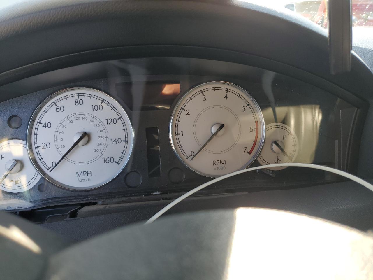 2005 Chrysler 300 - Image 9