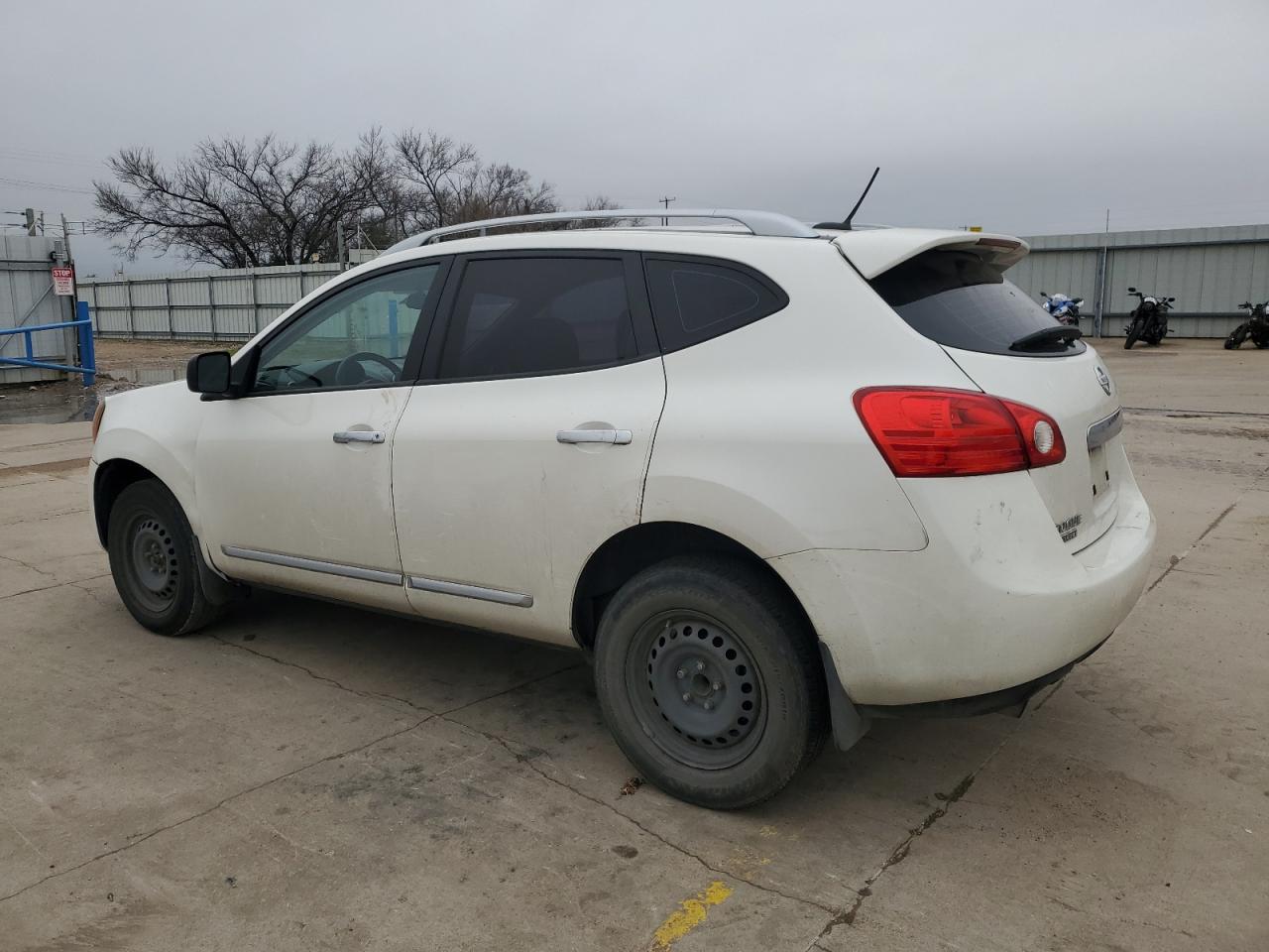 2015 Nissan Rogue - Image 2
