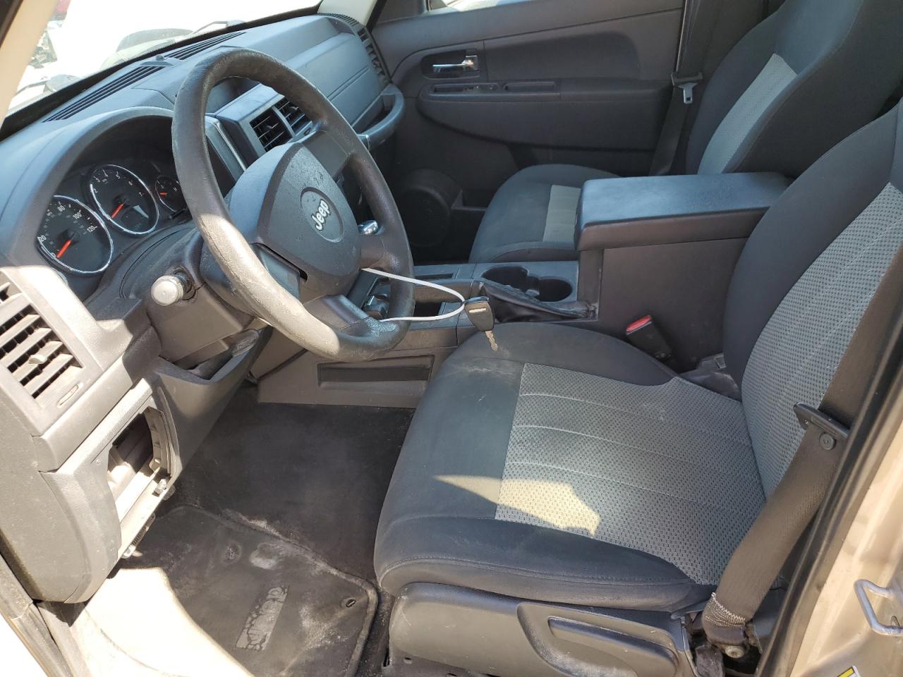 2010 Jeep Liberty (North America) - Image 7