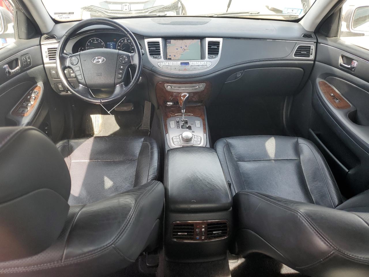 2010 Hyundai Genesis - Image 8