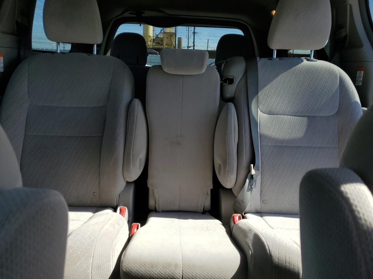 2016 Toyota Sienna - Image 10