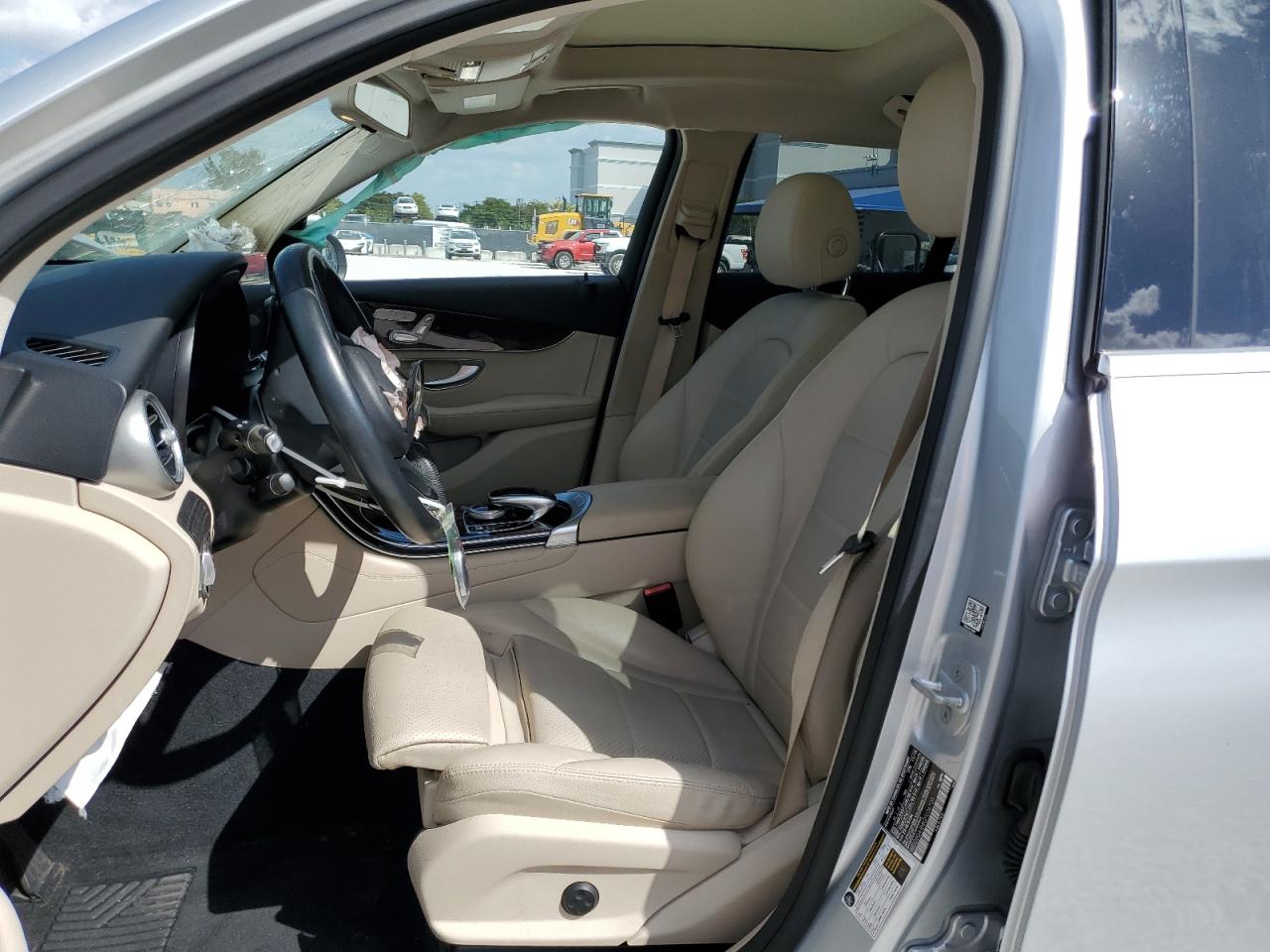 2016 Mercedes-Benz GLC - Image 7