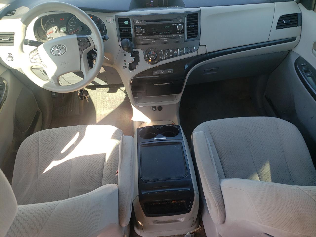 2013 Toyota Sienna - Image 8