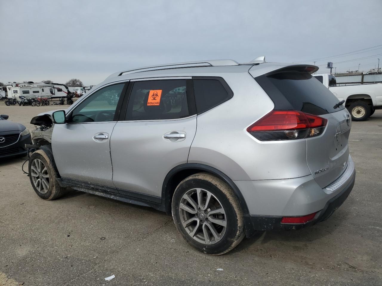 2017 Nissan Rogue - Image 2