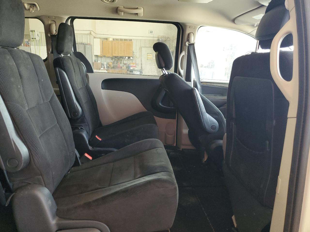 2012 Dodge Caravan - Image 11