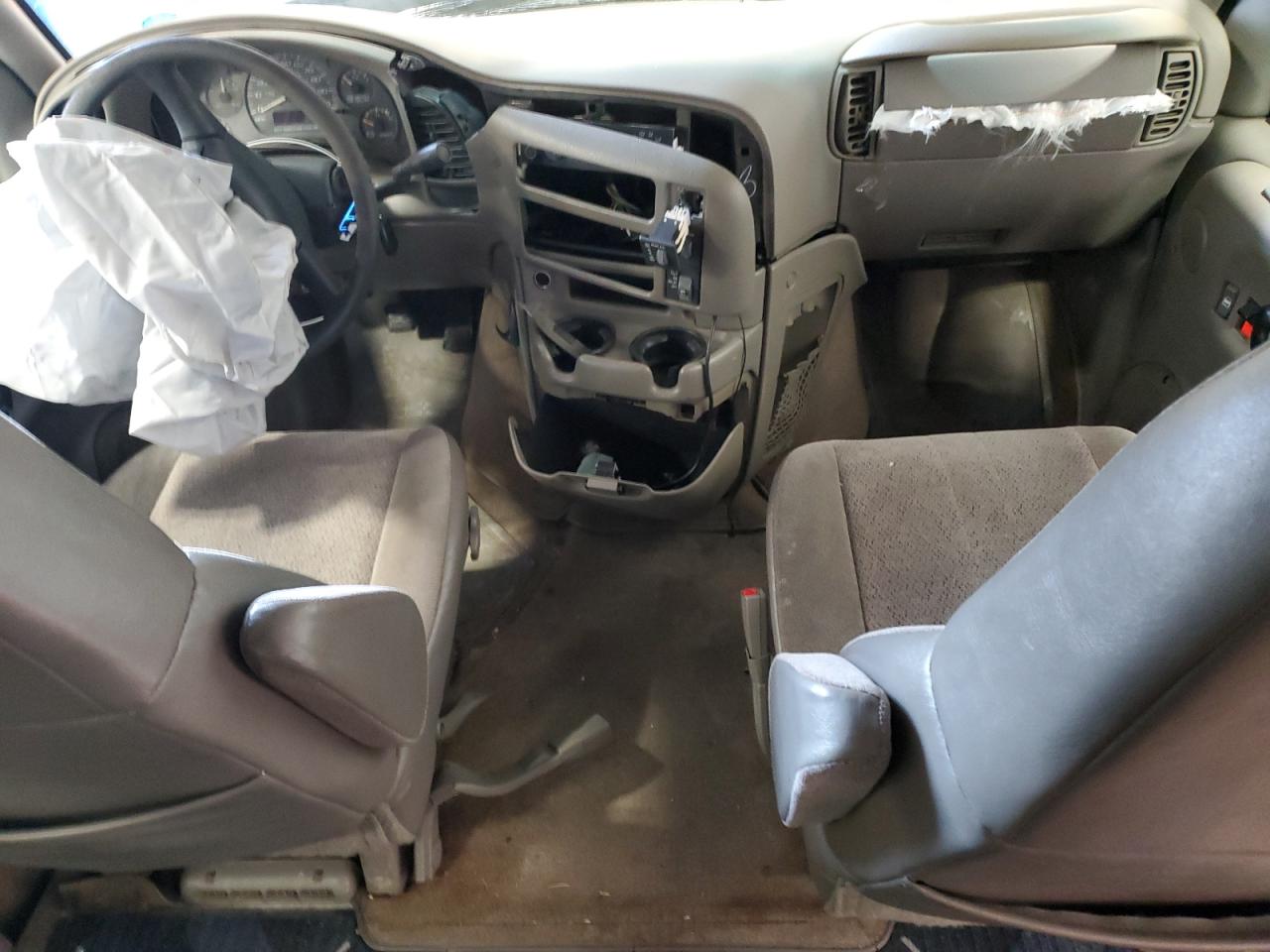 2003 Chevrolet Astro - Image 8