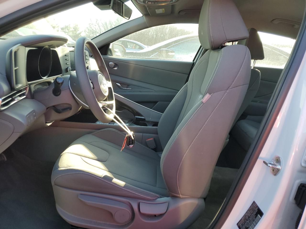2023 Hyundai Elantra - Image 7