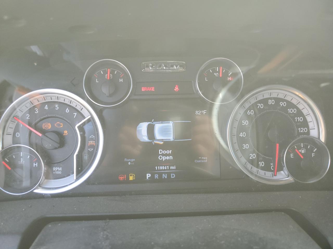 2014 RAM 1500 - Image 9