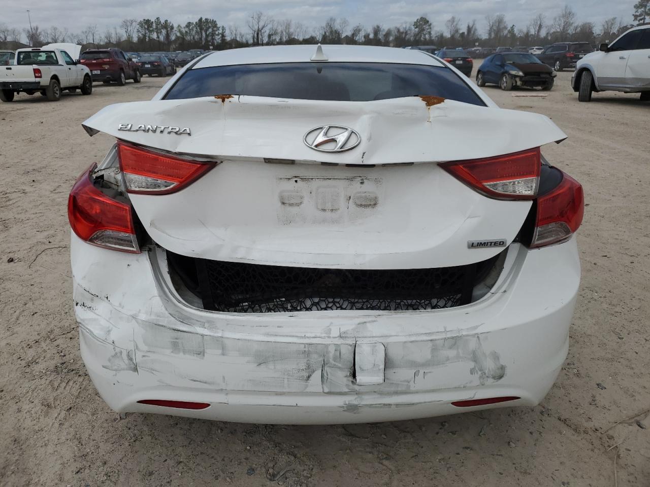 2012 Hyundai Elantra - Image 6