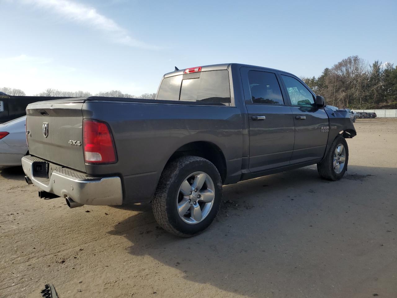 2016 RAM 1500 - Image 3