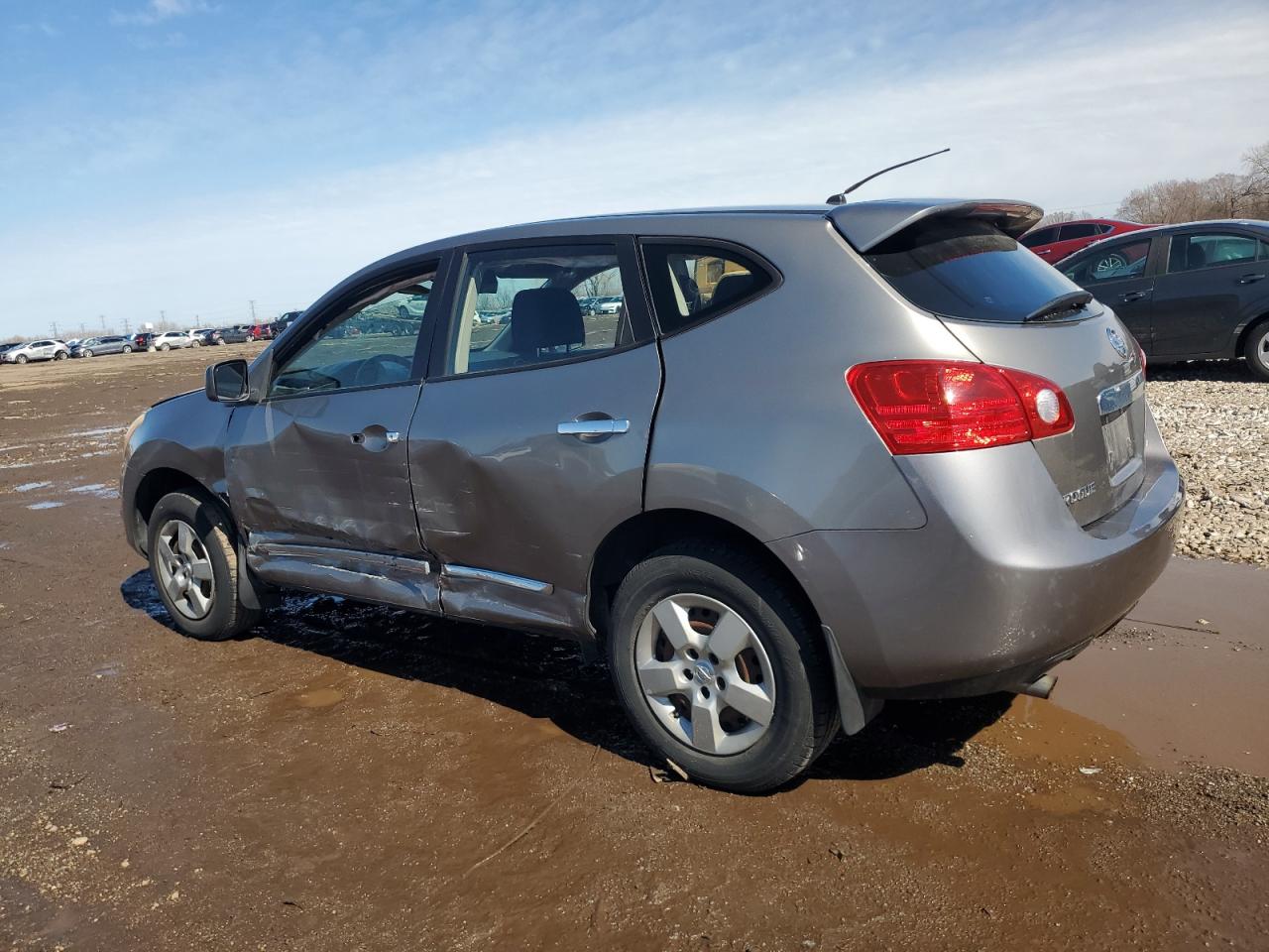 2011 Nissan Rogue - Image 2