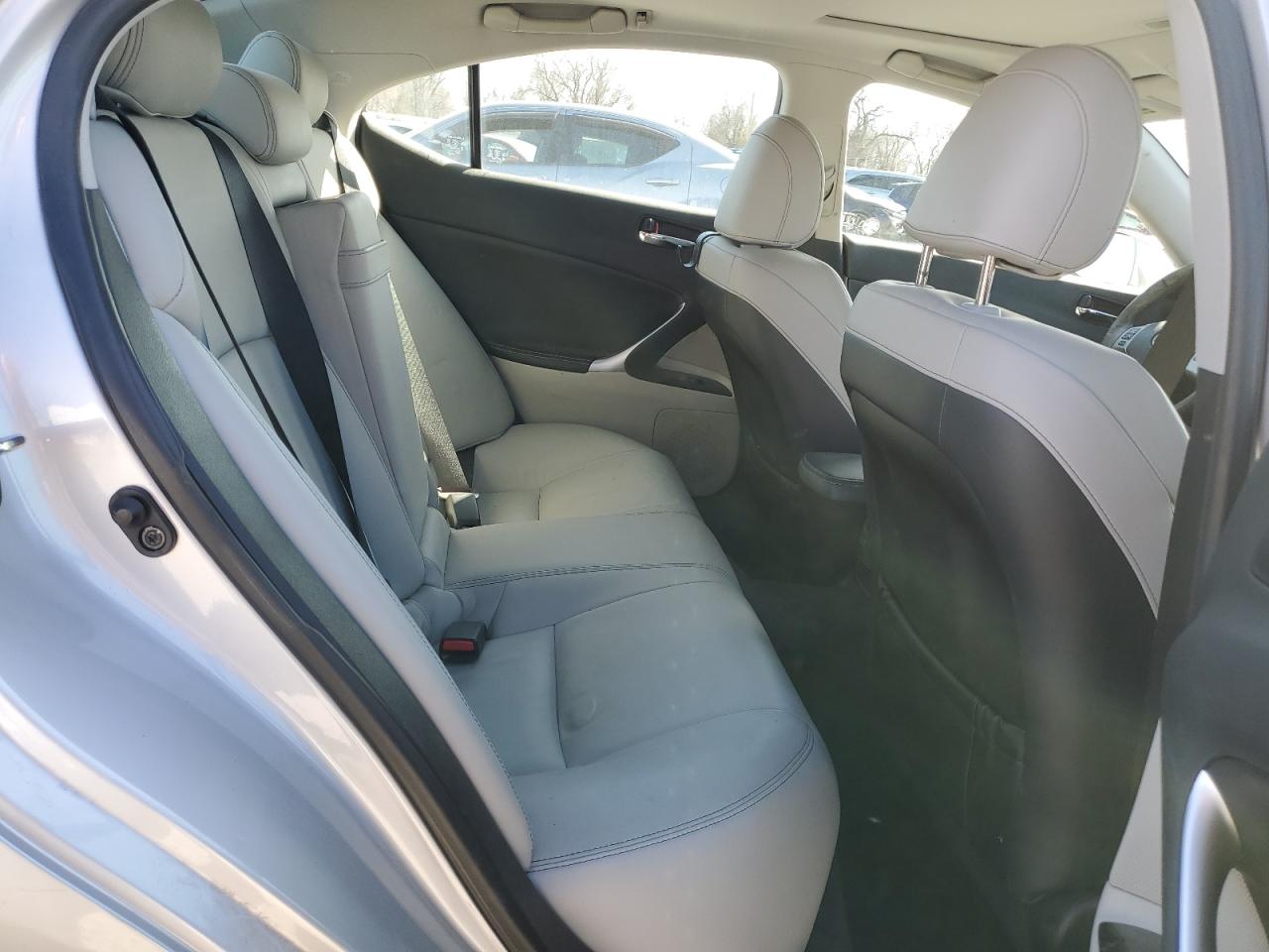 2012 Lexus IS - Image 11