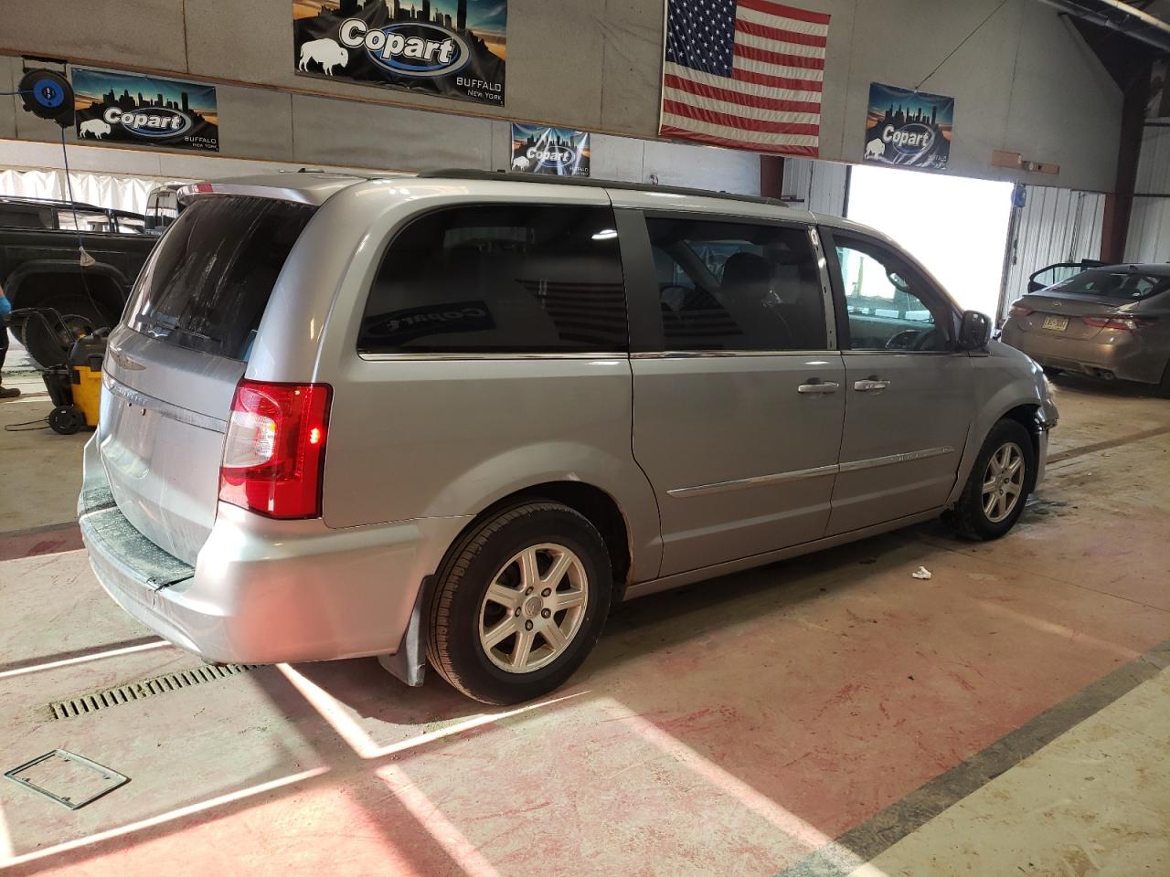 2013 Chrysler Town & Country - Image 3