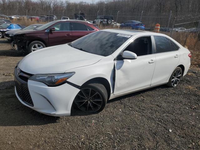 Sedans TOYOTA CAMRY 2015 Biały