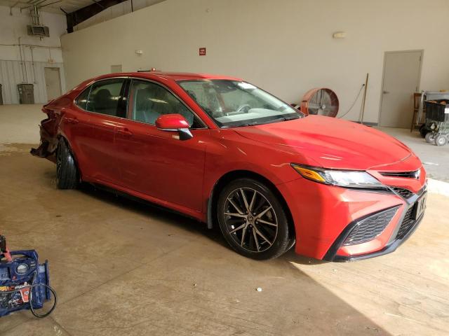  TOYOTA CAMRY 2022 Czerwony