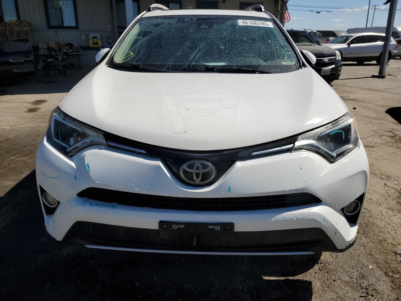2017 Toyota RAV 4 - Image 5