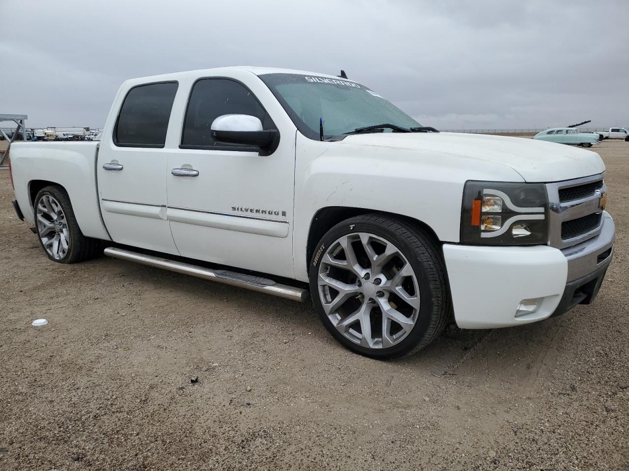 2009 Chevrolet Silverado - Image 4