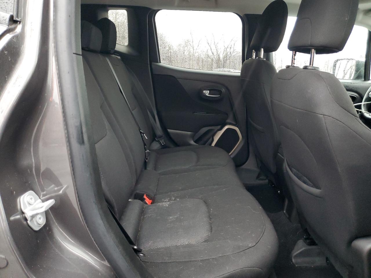 2017 Jeep Renegade - Image 12