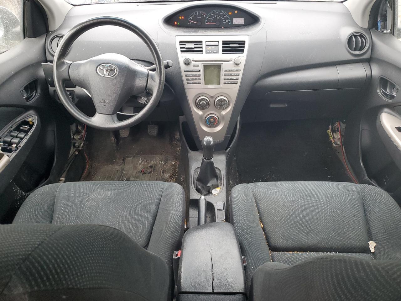 2010 Toyota Yaris - Image 8