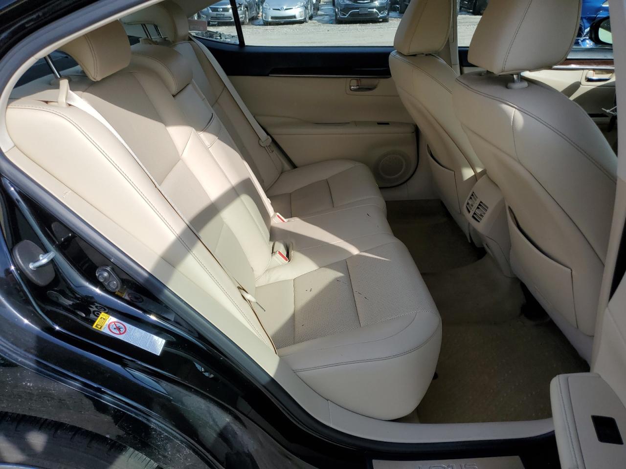 2015 Lexus ES - Image 10