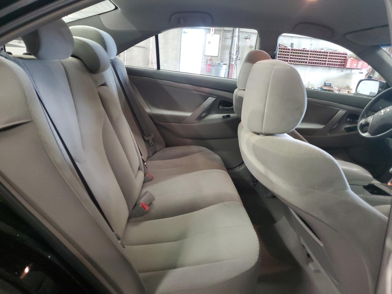 2009 Toyota Camry - Image 10