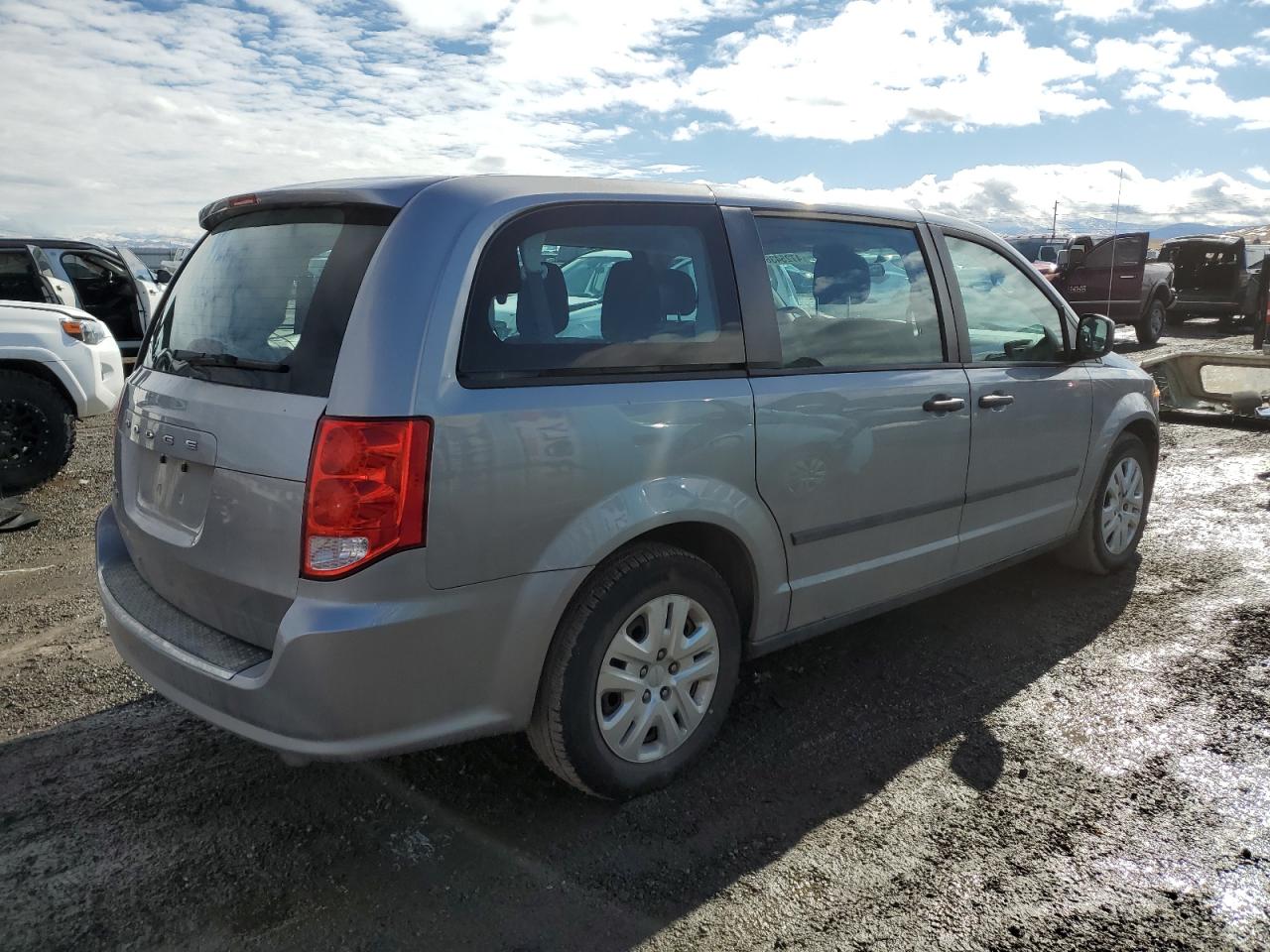 2016 Dodge Caravan - Image 3