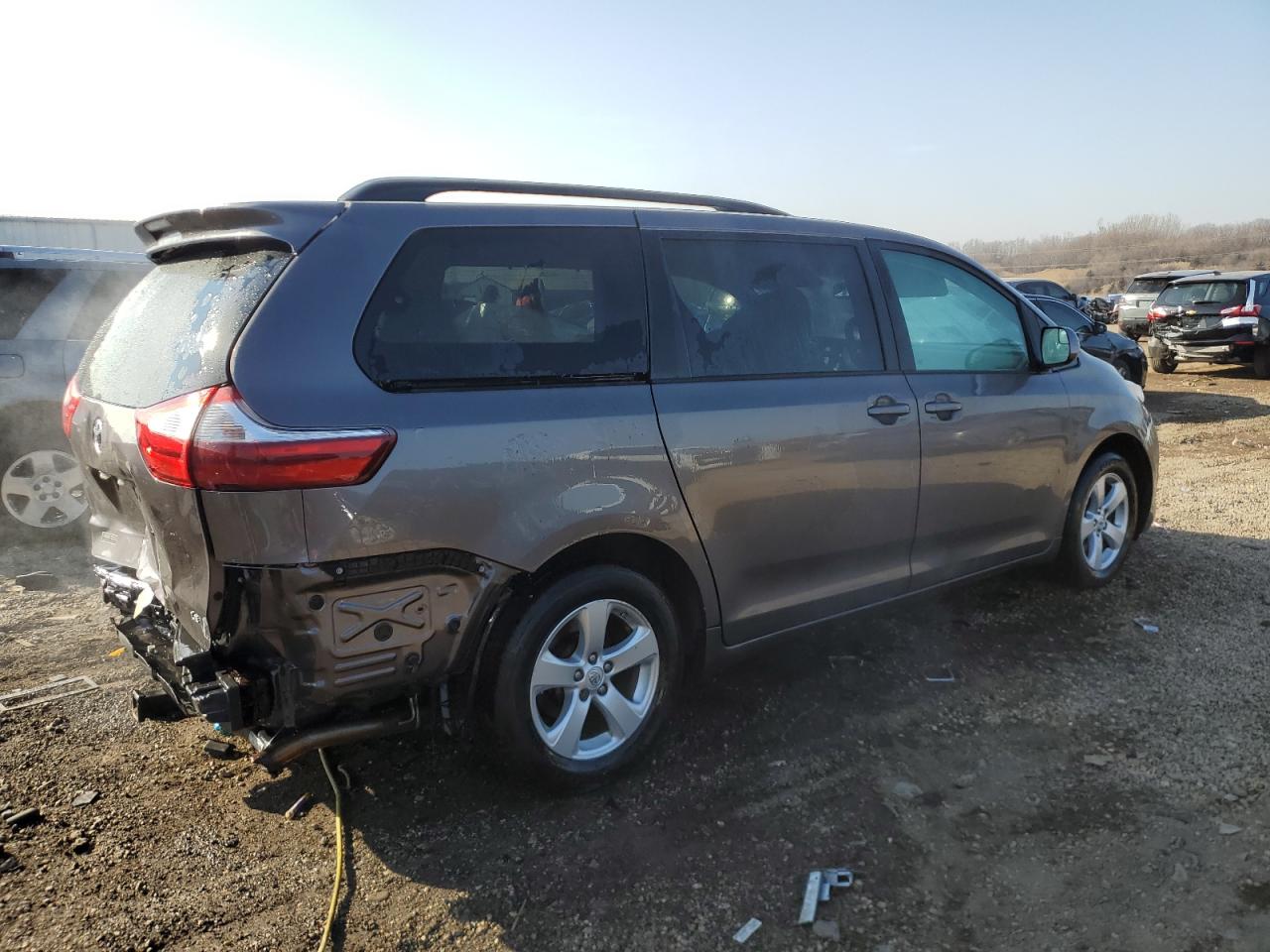 2015 Toyota Sienna - Image 3