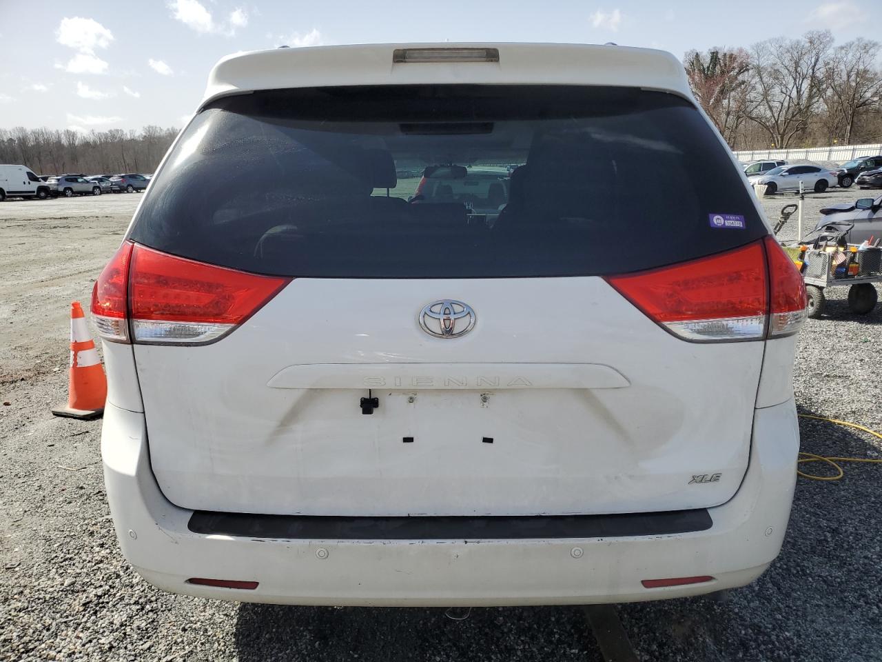 2013 Toyota Sienna - Image 6