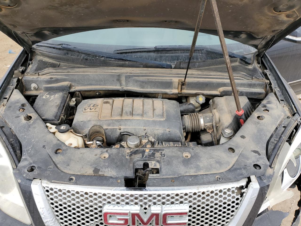 2011 GMC Acadia - Image 14