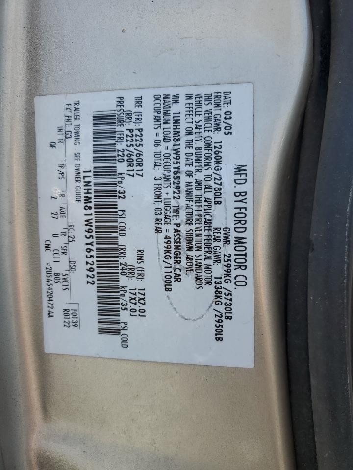 2005 Lincoln Town Car - Image 13