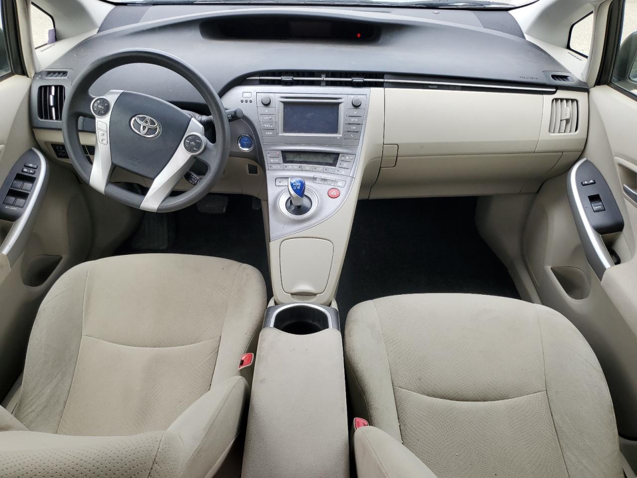 2013 Toyota Prius - Image 8