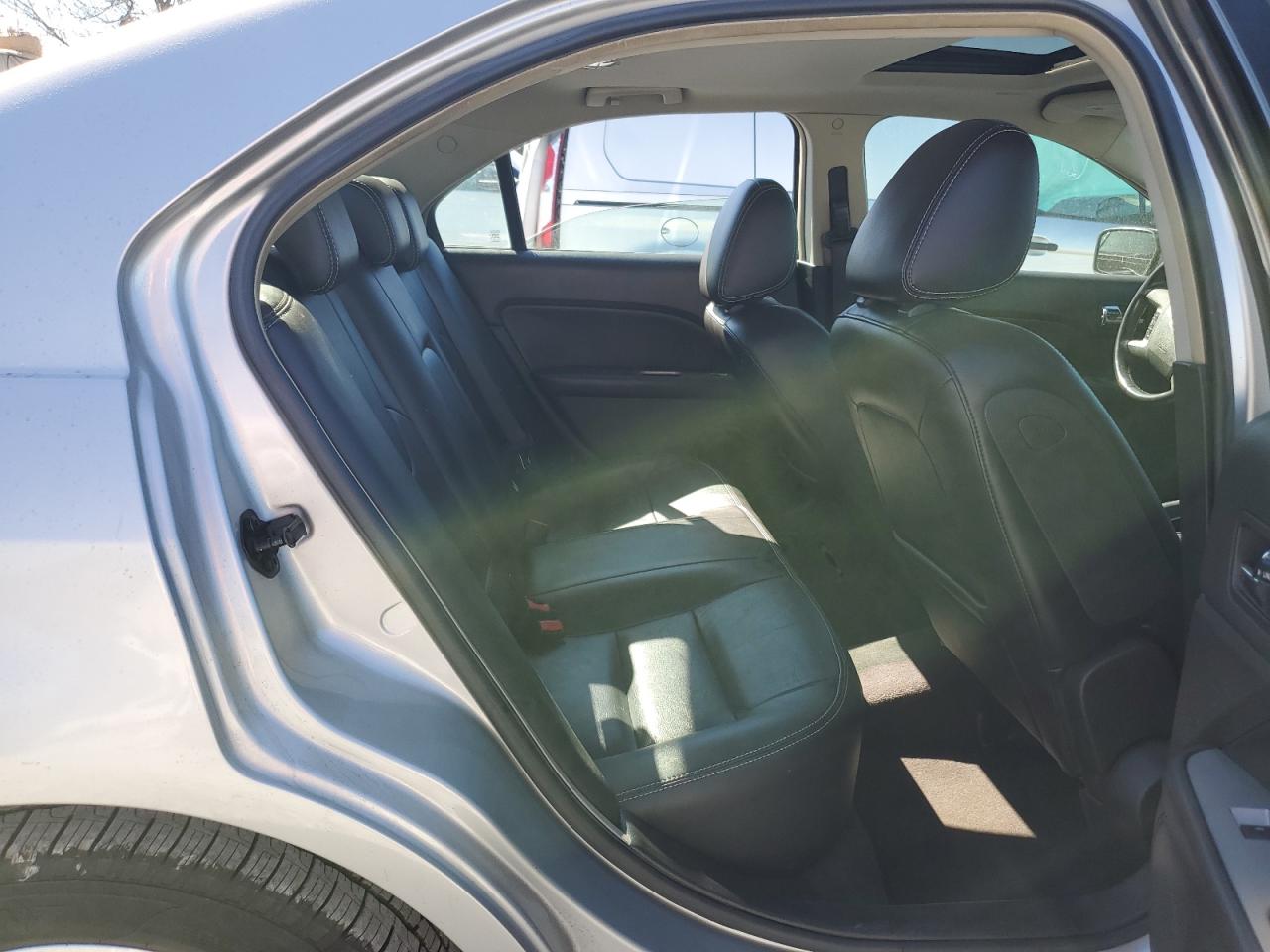 2010 Ford Fusion - Image 10