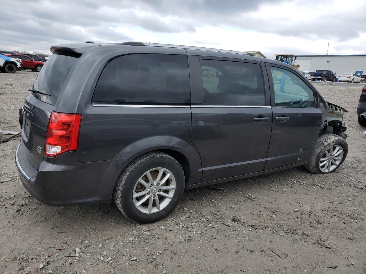 2019 Dodge Caravan - Image 3