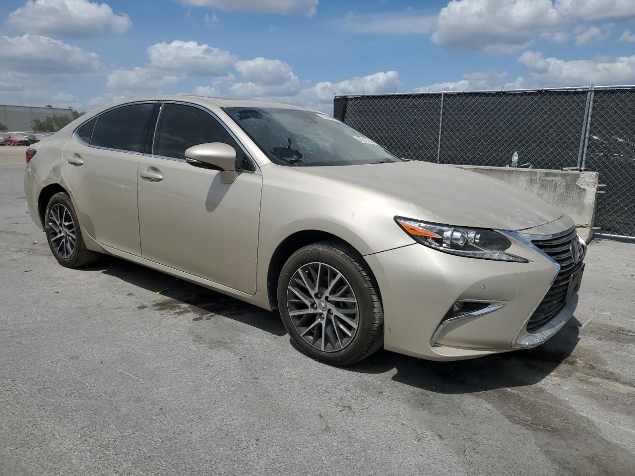 2017 Lexus ES - Image 4