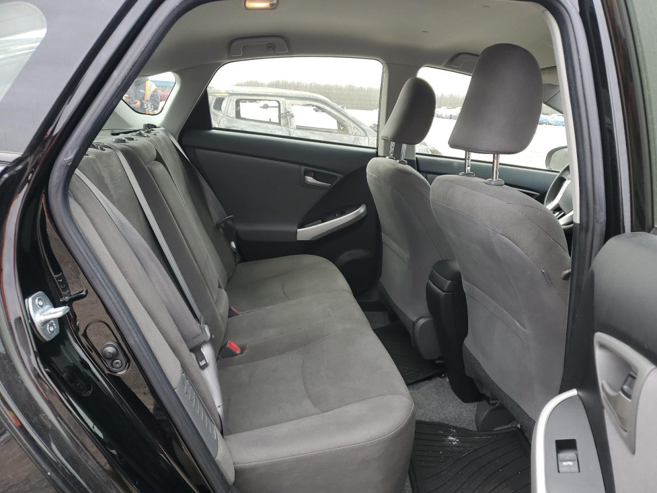 2015 Toyota Prius - Image 10