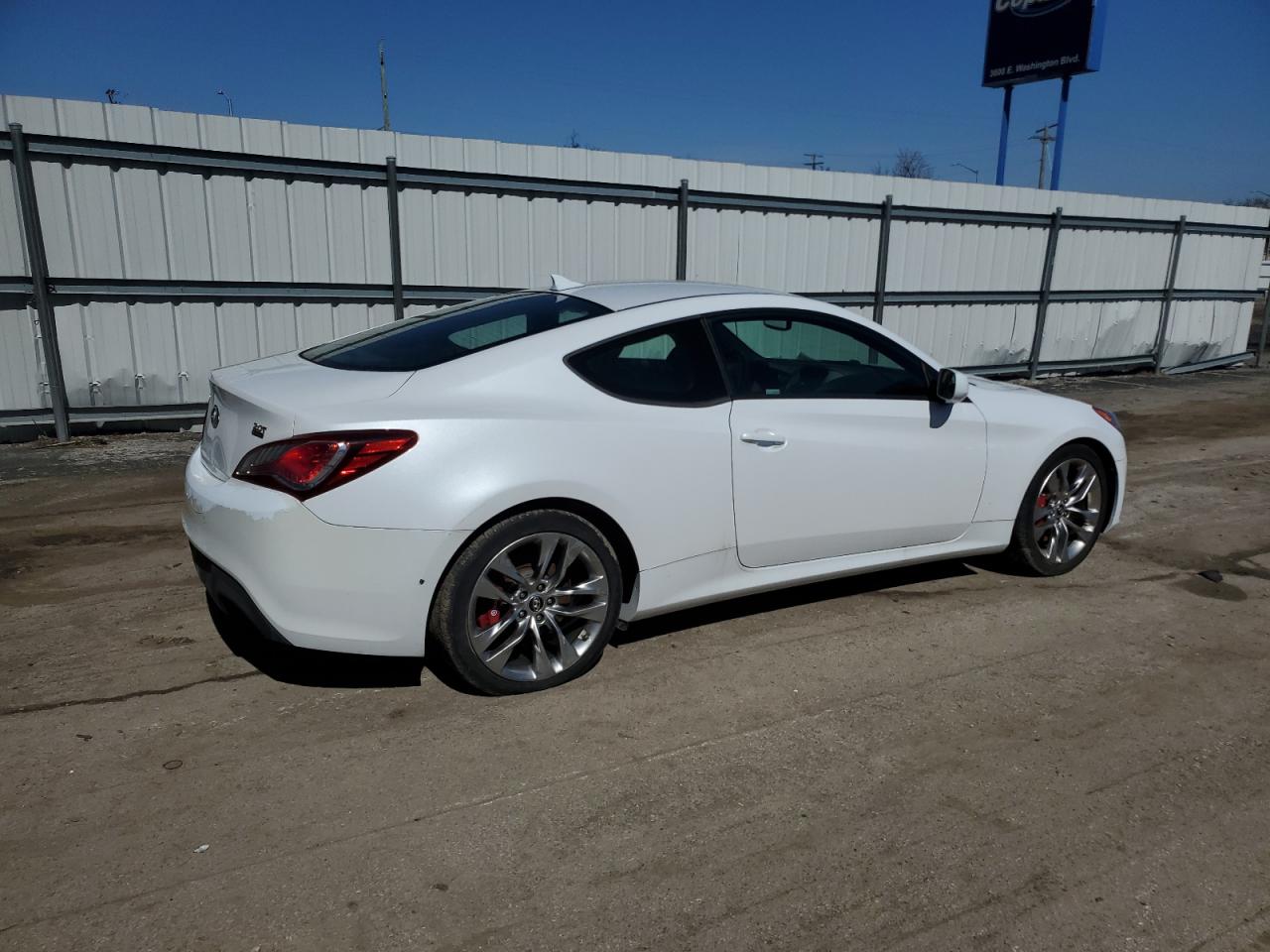 2014 Hyundai Genesis - Image 3