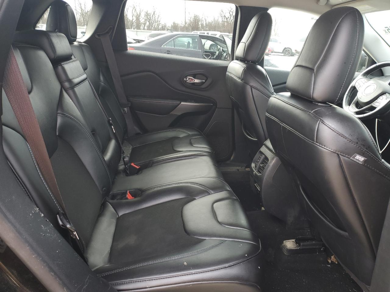 2019 Jeep Grand Cherokee - Image 11