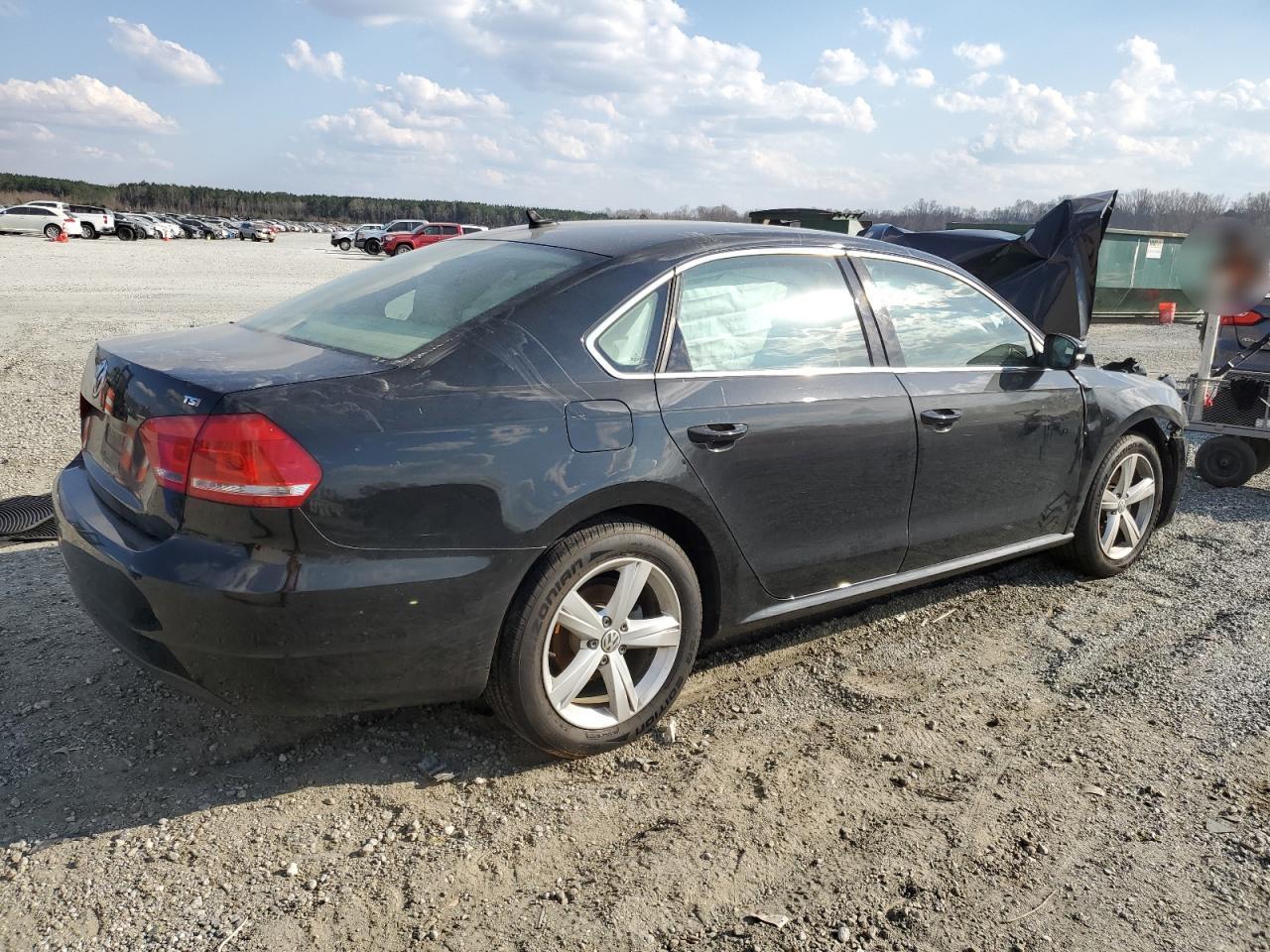 2015 Volkswagen Passat - Image 3