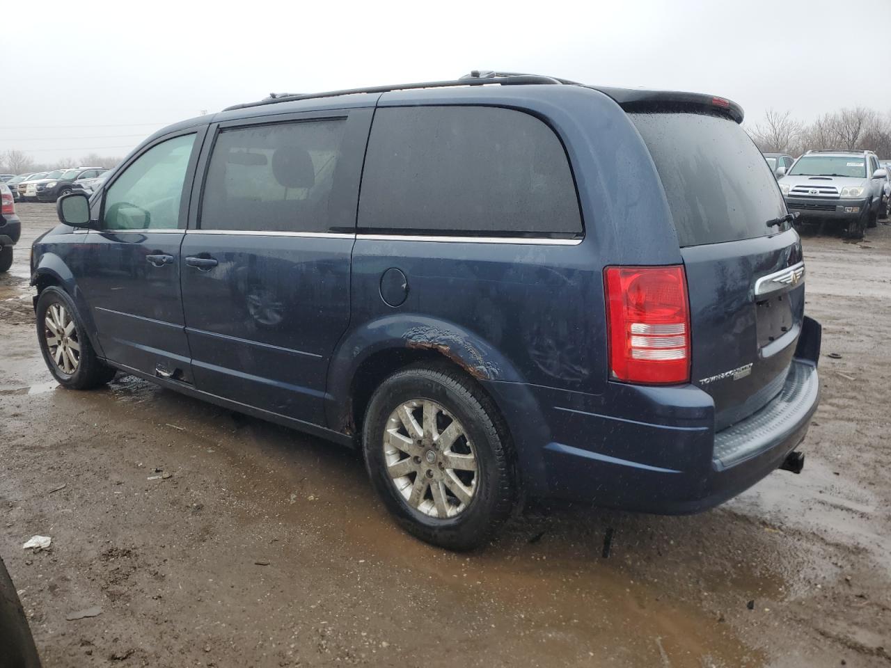 2008 Chrysler Town & Country - Image 2