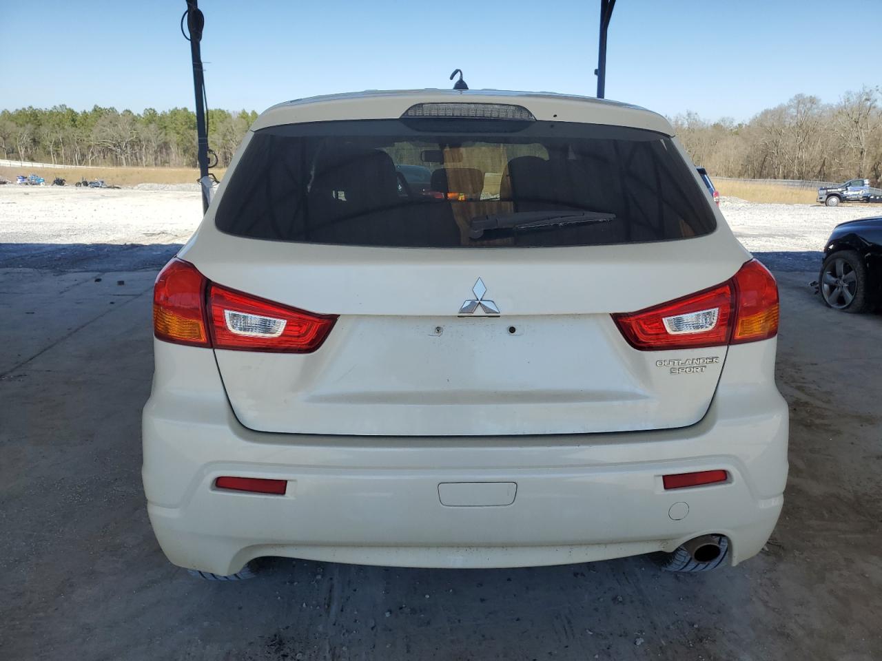 2011 Mitsubishi Outlander - Image 6