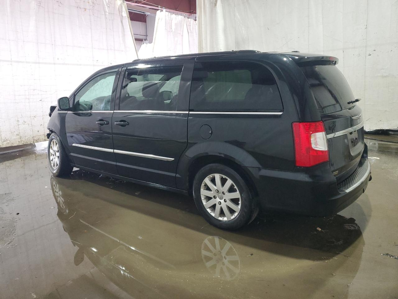 2015 Chrysler Town & Country - Image 2