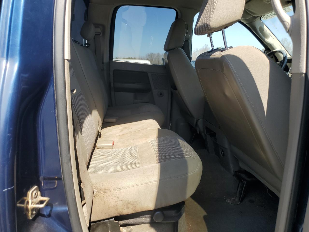 2006 Dodge RAM - Image 10