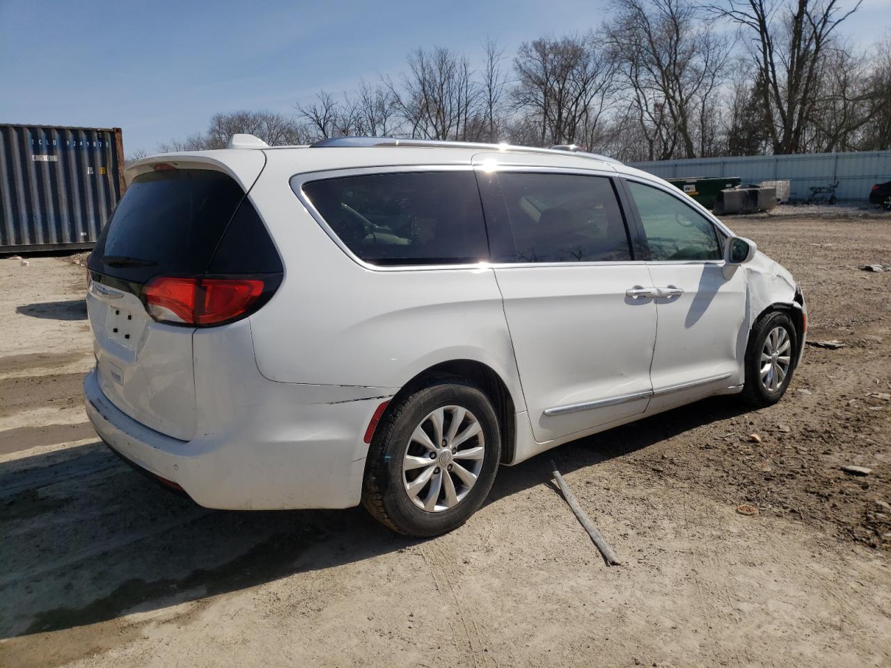 2018 Chrysler Pacifica - Image 3