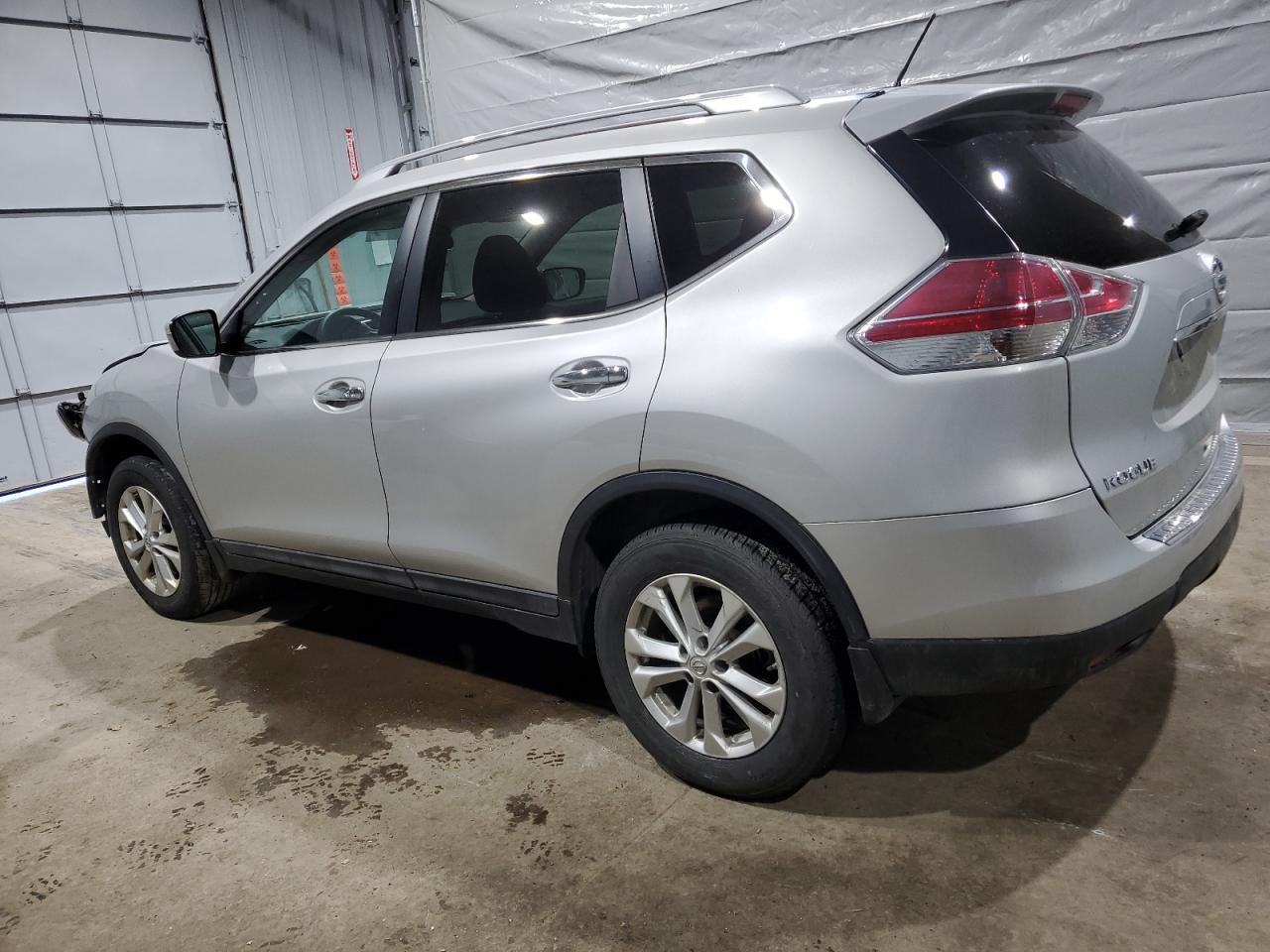 2015 Nissan Rogue - Image 2