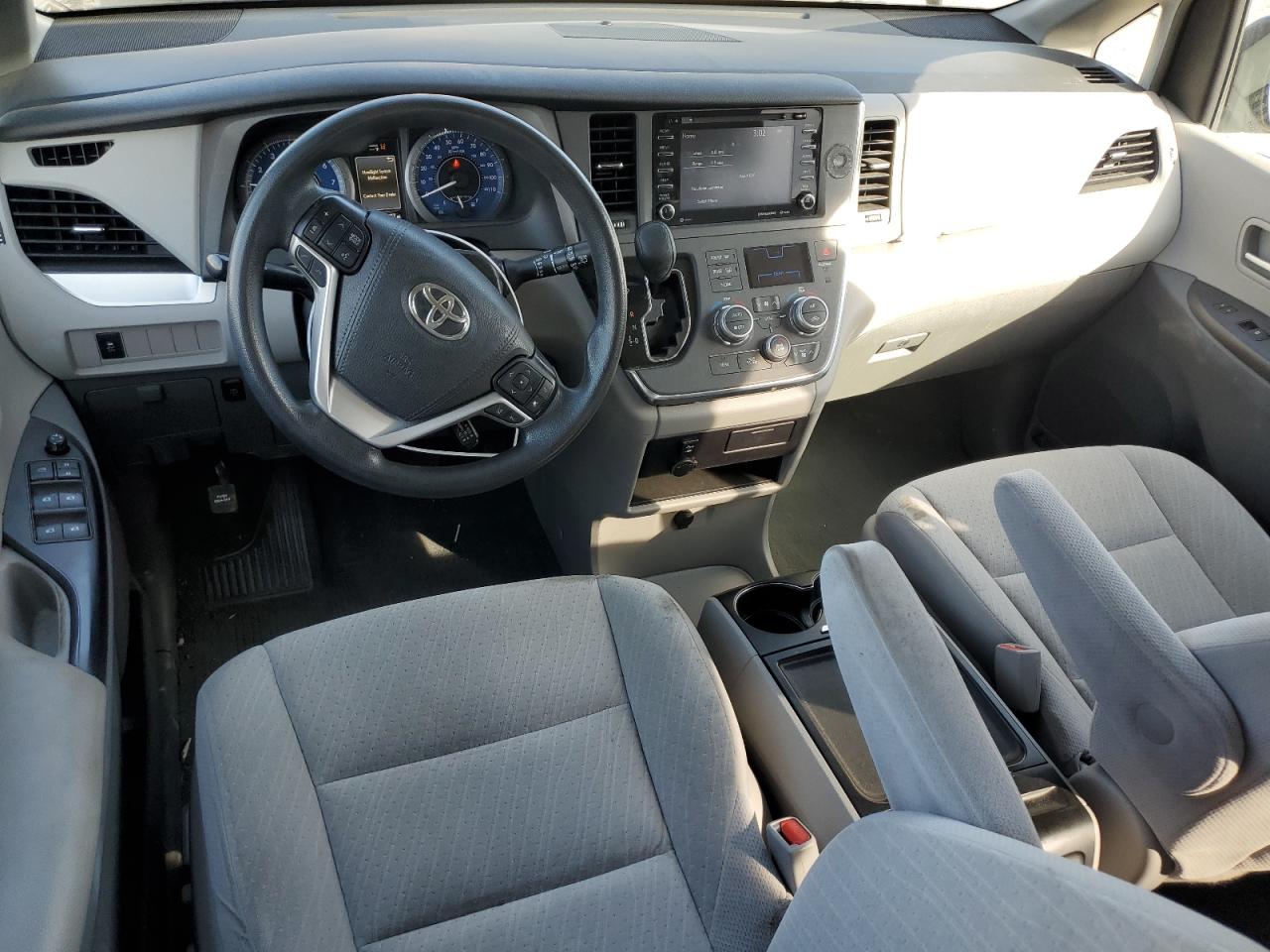 2019 Toyota Sienna - Image 8
