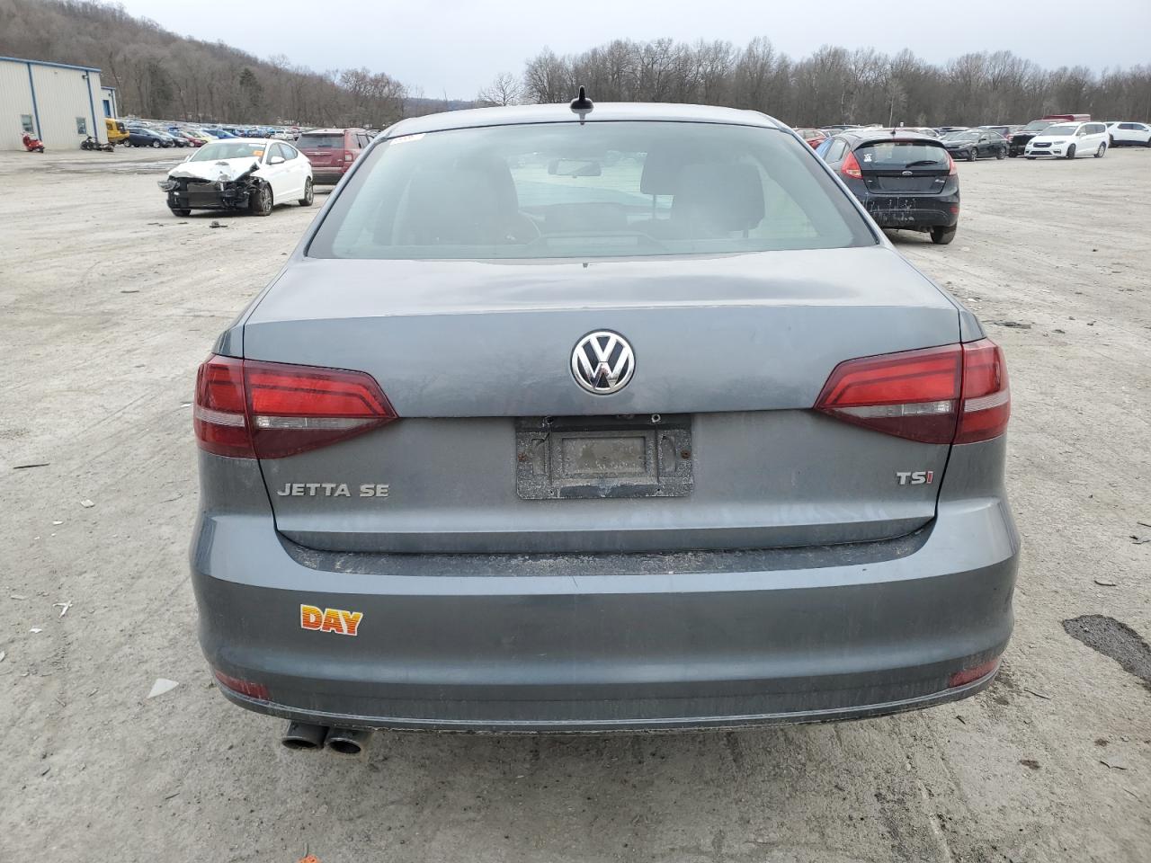 2017 Volkswagen Jetta - Image 6