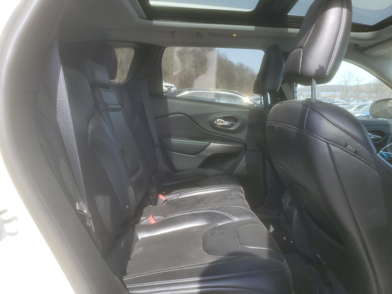 2019 Jeep Grand Cherokee - Image 11